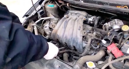 Снятие и замена свечей на Nissan Tiida | как заменить своими руками, видео ремонта